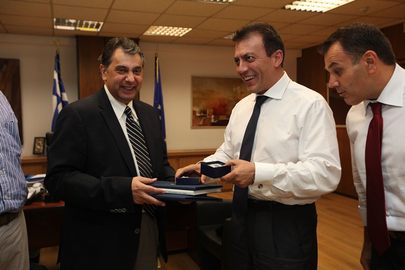 Μείωση μισθών κατά 13% προτείνει η ΕΣΕΕ! - Media