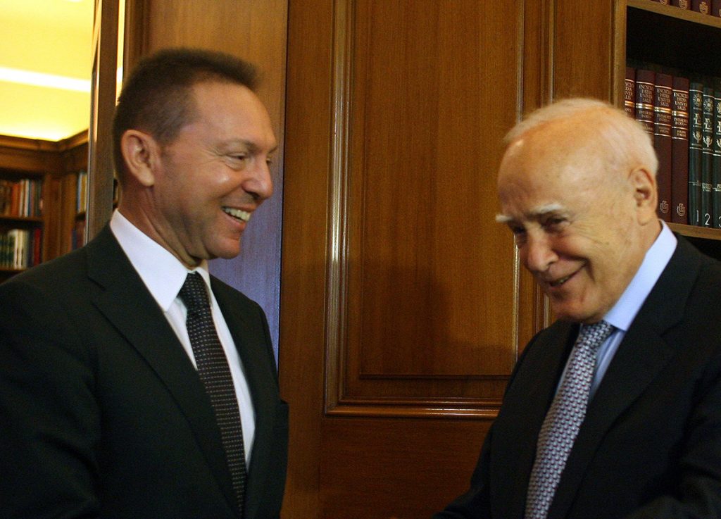 «Μετάλλιο» στον Γιούνκερ έδωσε η συνάντηση Παπούλια-Στουρνάρα - Media