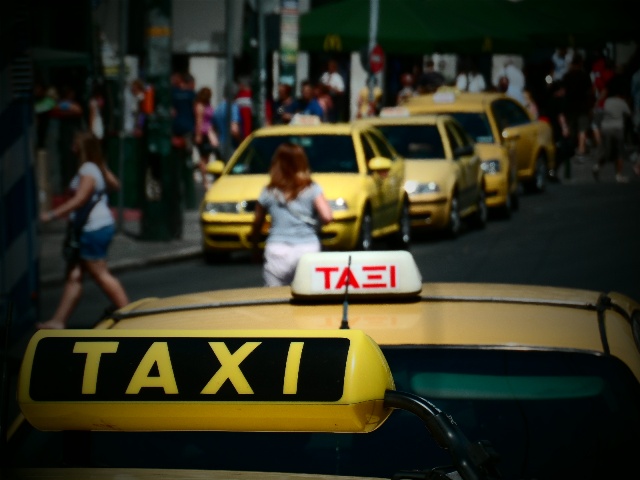 Συνελήφθησαν δέκα οδηγοί ταξί για «πειραγμένο» ταξίμετρο  - Media