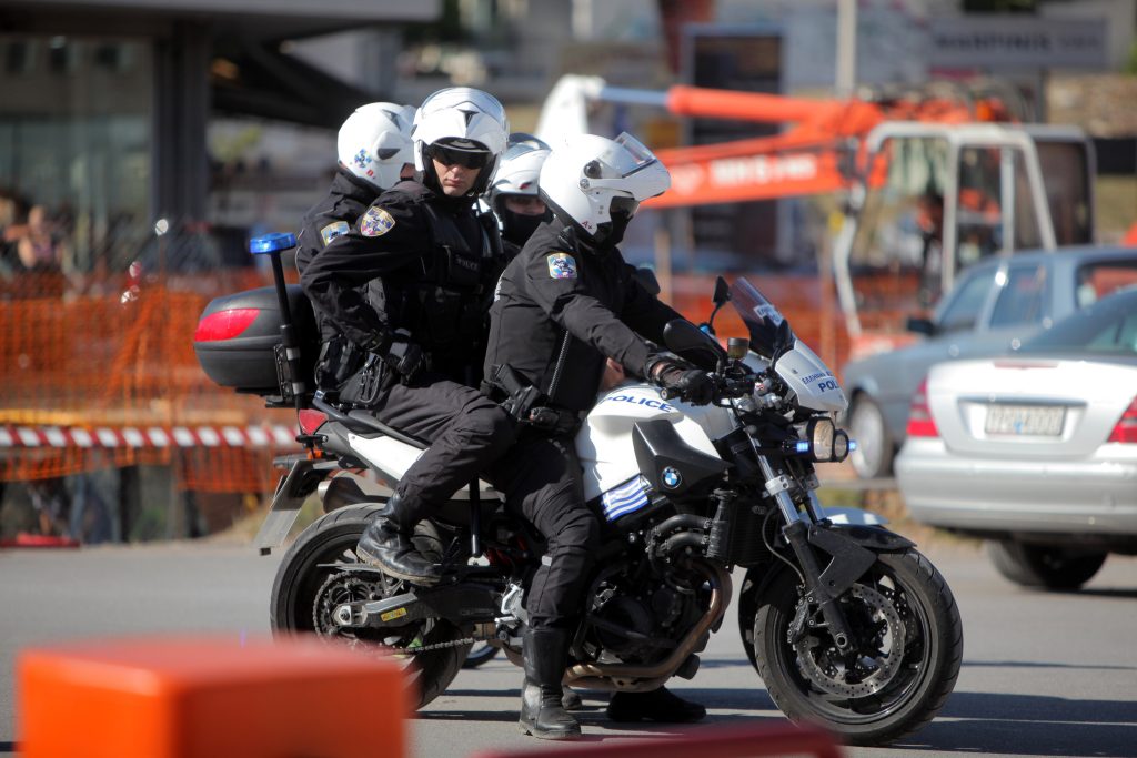 Άγρια καταδίωξη στη Γλυφάδα μετά από ληστεία - Media