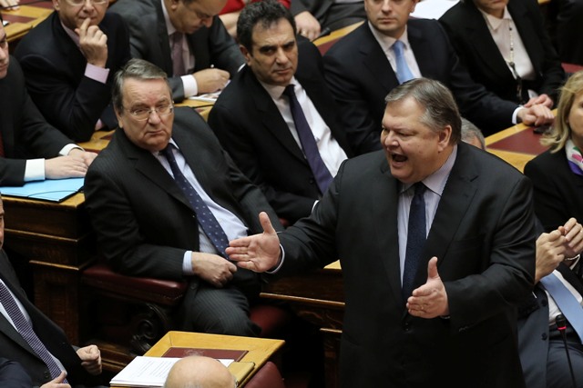 Τέσσερις κάλπες, μία ανά πρόσωπο αποφάσισε η Ολομέλεια-Live από τη Βουλή - Media