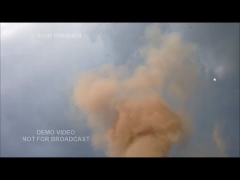 Κυνηγός καταιγίδων κατέγραψε τη στιγμή που τον χτυπάει κεραυνός (Video) - Media