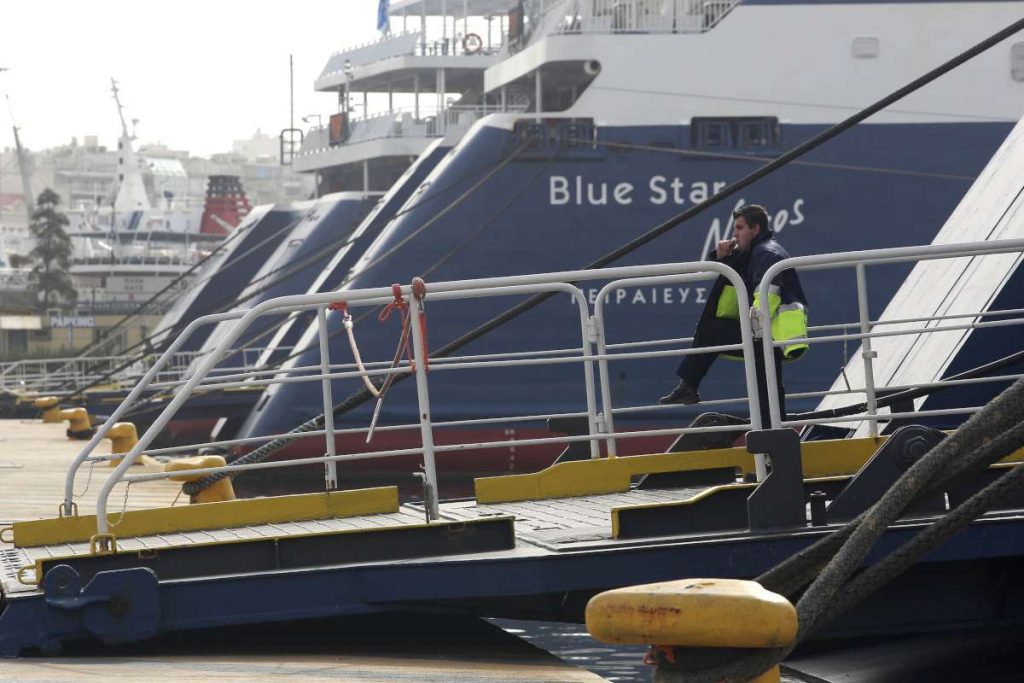 Πολιτική επιστράτευση των ναυτικών - Δεν παραλαμβάνουν τα φύλλα πορείας - Media