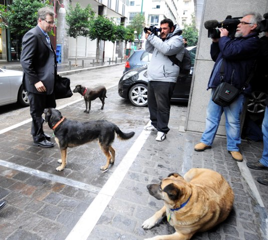 Απολύσεις και κατασχέσεις στην ατζέντα Στουρνάρα – τρόικας  - Media