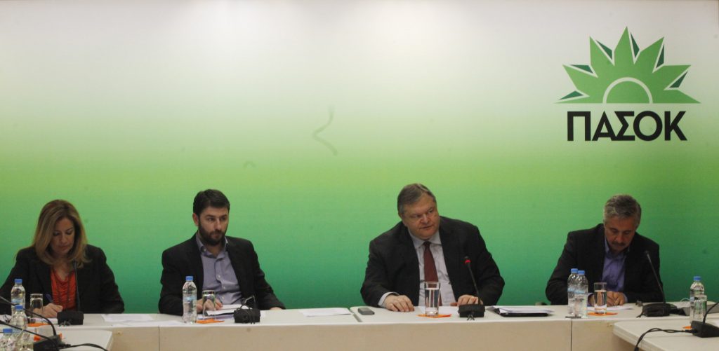 Ανασχηματισμό και νέα προγραμματική συμφωνία ζητά το ΠΑΣΟΚ - Media