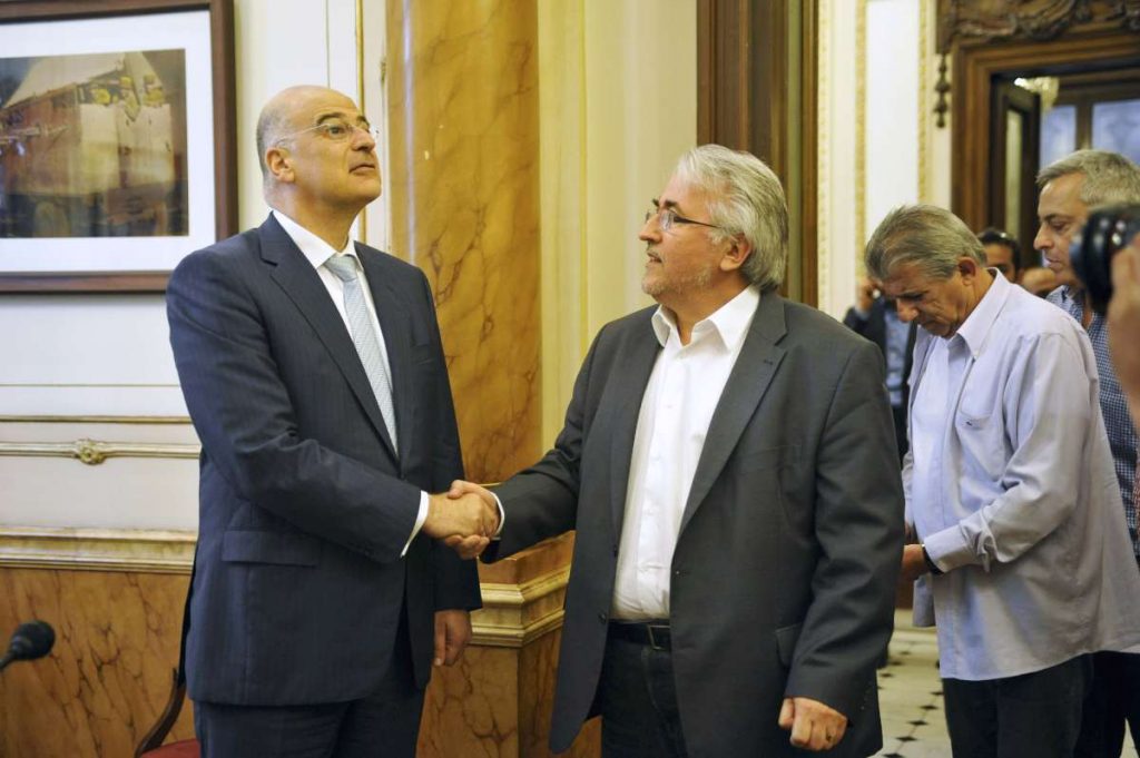 «Περιορίζει» τις διαδηλώσεις ο Δένδιας - Media
