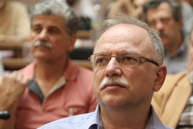 Μηνύματα Παπαδημούλη σε Γλέζο και συνιστώσες - Media