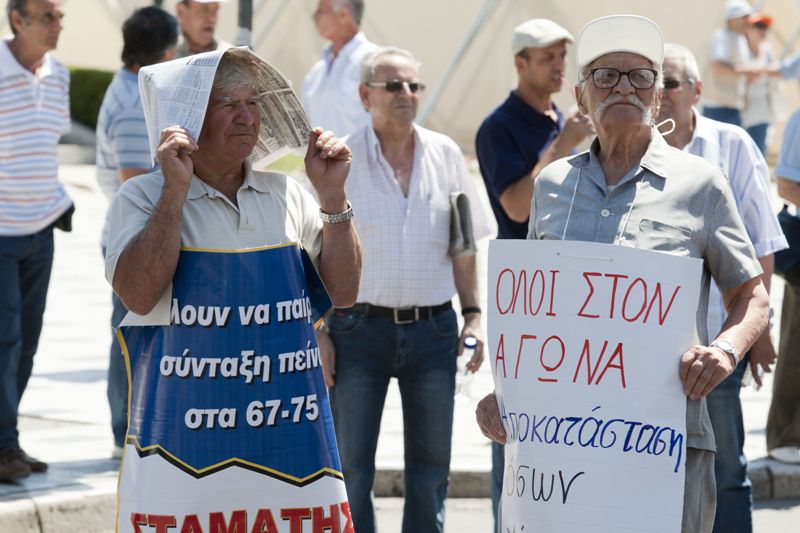 Οριζόντια μείωση 5,2% στις επικουρικές συντάξεις εισηγείται το ΕΤΕΑ - Media