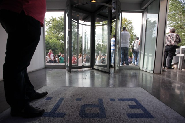Η εξαέρωση της ΕΡΤ - Media