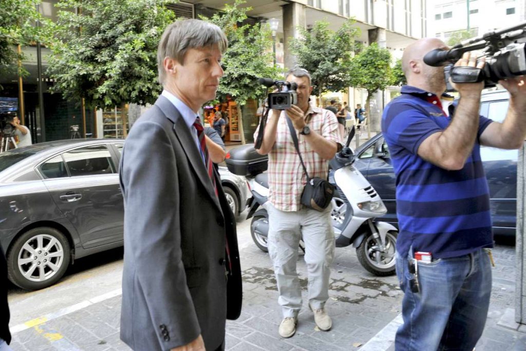 Συνεδριάζει το μισό υπουργικό συμβούλιο υπό την τρόικα! - Media