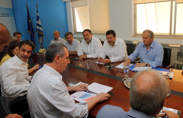 Σχολικοί φύλακες και δημοτικοί αστυνομικοί τα πρώτα θύματα των νέων μέτρων - Media