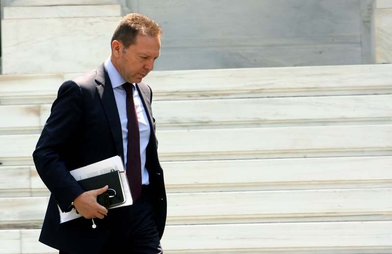 Στη Βουλή μήνυση κατά του Στουρνάρα - Media