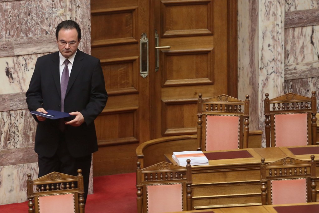 Ελεύθερος με περιοριστικούς όρους ο Παπακωνσταντίνου - Media