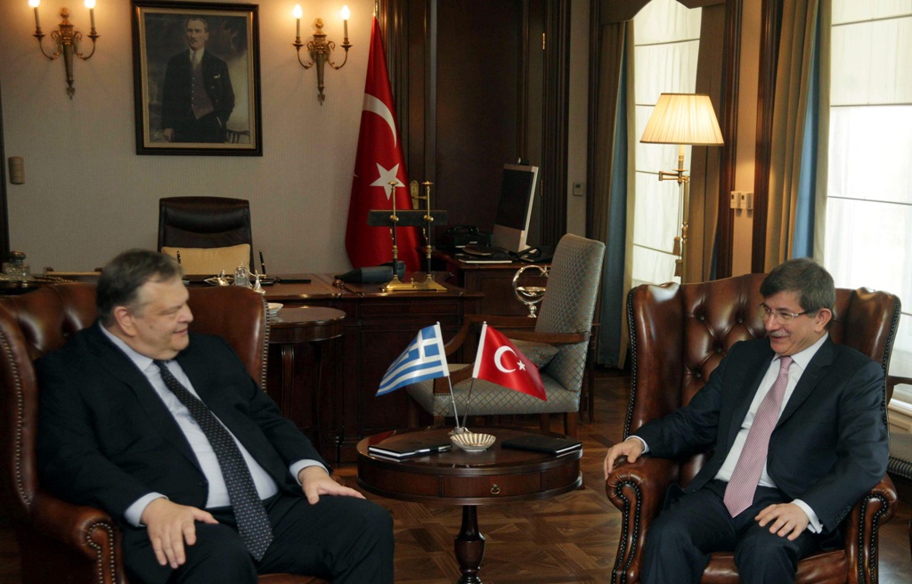 Στόχος να ισχύσουν όλες οι συμφωνίες, λένε Βενιζέλος και Νταβούγλου - Media