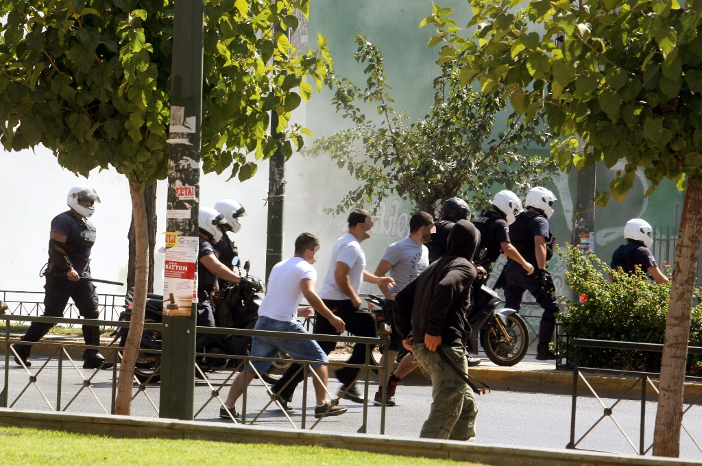 Συμπλοκές φιλάθλων στον Άρειο Πάγο - Media