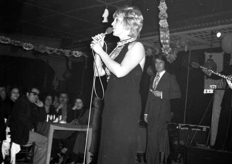 Σε λαϊκό προσκύνημα η σορός της Πόλυς Πάνου - Media