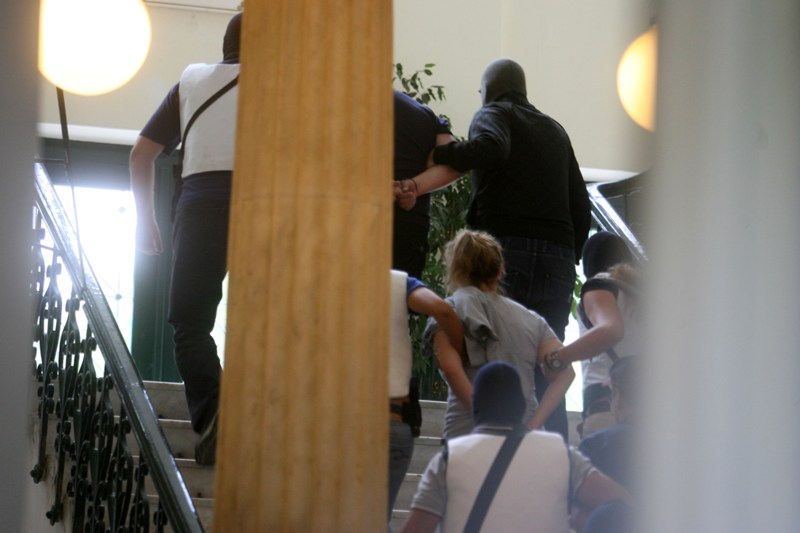 Προφυλακιστέα η ανθυπαστυνόμος της Χ.Α. - Media
