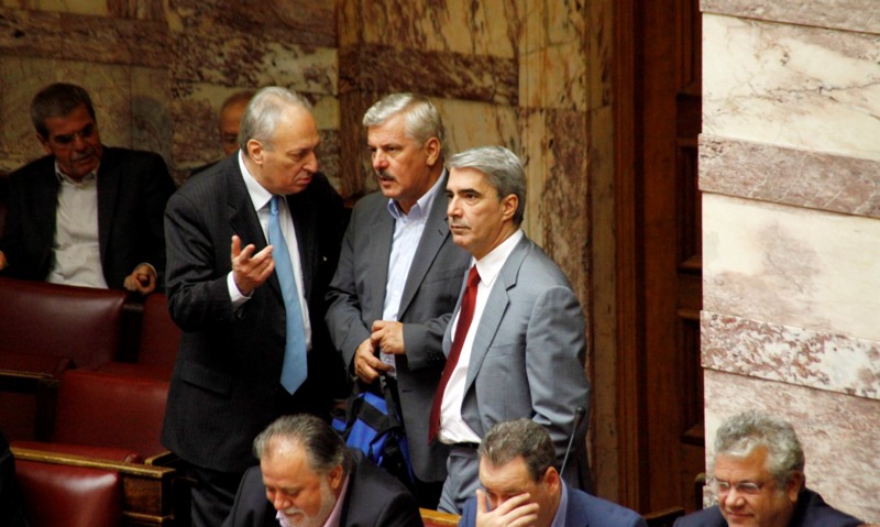 Άρση ασυλίας για τέσσερις βουλευτές - Media