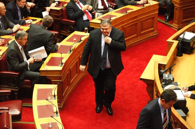 Κόντρες στη Βουλή για την πρόταση ΣΥΡΙΖΑ περί εξεταστικής επιτροπής για τα υποβρύχια - Live - Media
