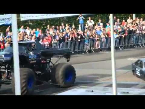 Ολλανδία: Δύο παιδιά σκοτώθηκαν σε επίδειξη οχημάτων Monster Trucks (Video) - Media