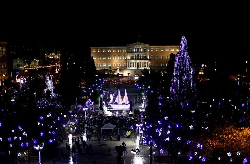 Τα χριστουγεννιάτικα φώτα άναψαν στην Αθήνα - Media