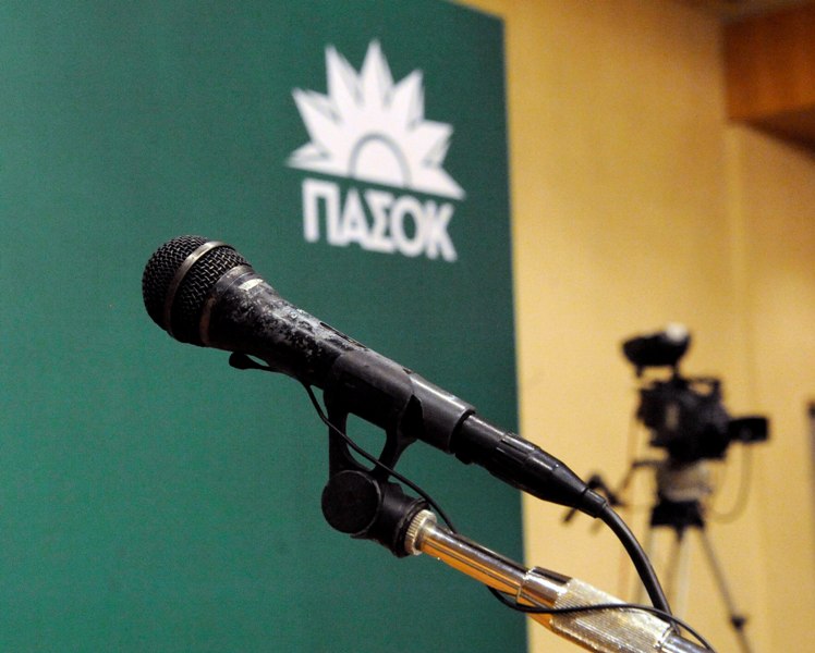Τρομερή πίεση στο ΠΑΣΟΚ από την υπόθεση Μπαλτάκου - Media