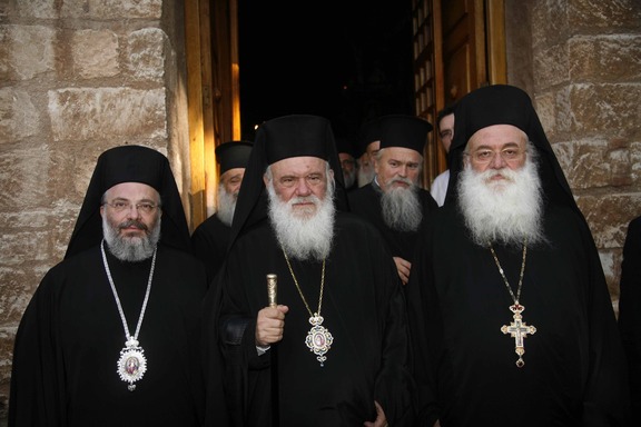 Εννιά μητροπολίτες εναντίον της Χρυσής Αυγής - Media