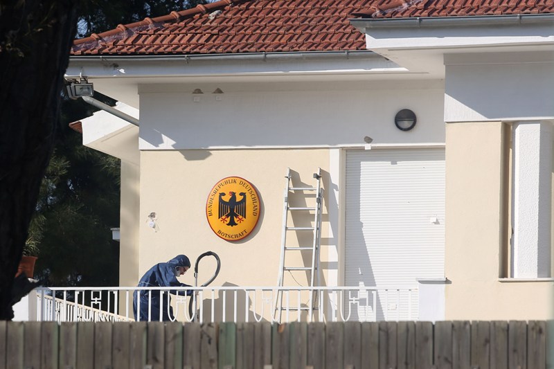 «Καθαρά» τα όπλα της επίθεσης στο σπίτι του Γερμανού πρέσβη  - Media