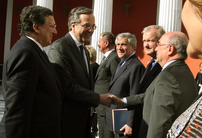 Πανωλεθρίαμβος της Δ.Τ: Πάγωσε η εικόνα στις χειραψίες των ηγετών - Media