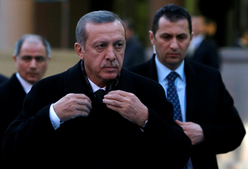 Με ανασχηματισμό προσπαθεί να «ξεπεράσει» τα σκάνδαλα ο Ερντογάν - Media