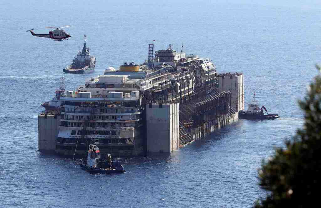 Tο «τελευταίο ταξίδι» του Costa Concordia (photos) - Media