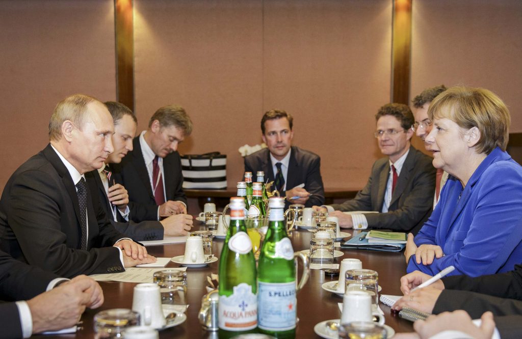 «Σοβαρές διαφωνίες» Πούτιν - Μέρκελ για την Ουκρανία λέει το Κρεμλίνο - Media