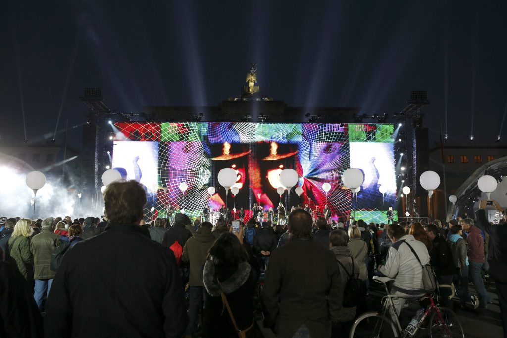25 χρόνια από την πτώση του Τείχους του Βερολίνου – Λαϊκές γιορτές στην πόλη - Media