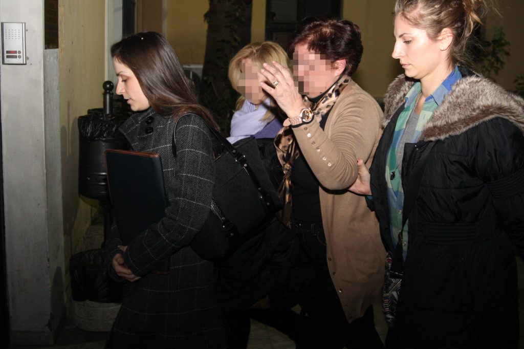 Ποινική δίωξη σε βάρος της γυναίκας και του αδελφού του Γ. Γιακουμάτου - Σήμερα στο αυτόφωρο - Media