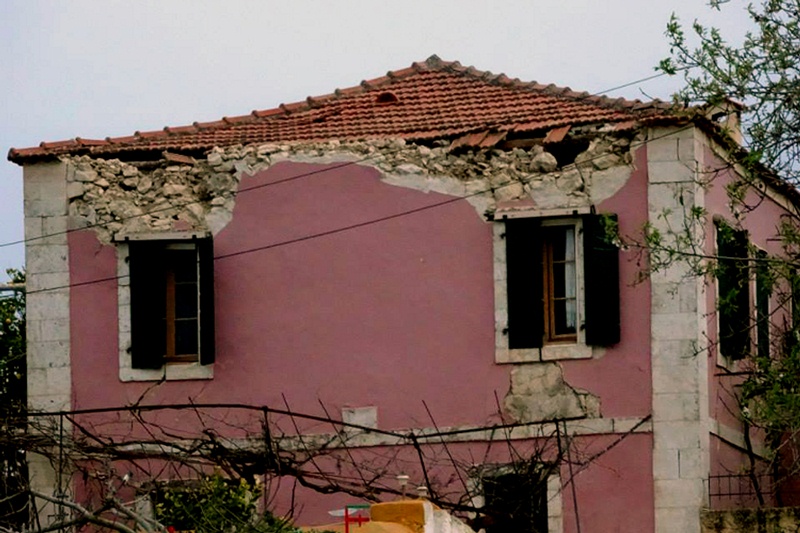 Κεφαλονιά: Μη κατοικήσιμο ένα στα δύο σπίτια - Media