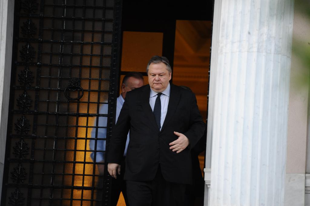 Προμηνύματα ανασχηματισμού - Media