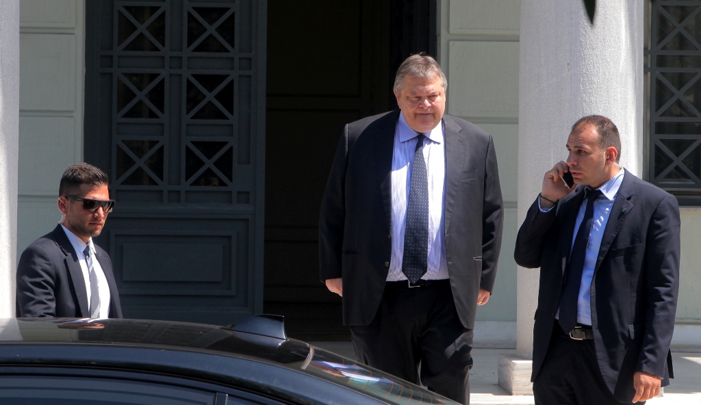 Ισορροπίες Βενιζέλου μεταξύ δεξιών και αριστερών του ΠΑΣΟΚ… - Media