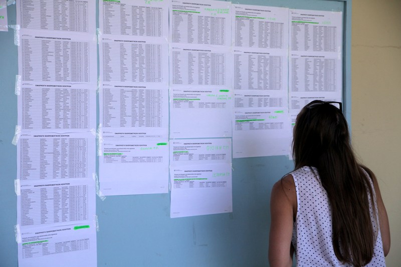 Πως θα κινηθούν οι βάσεις των Πανελλαδικών - Media