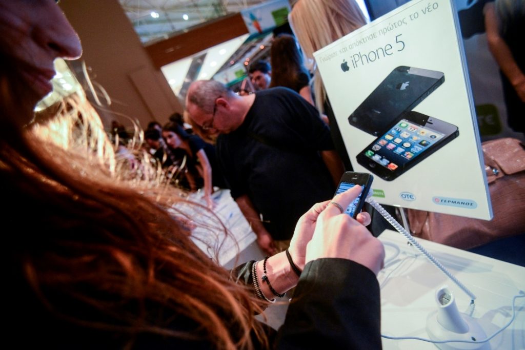 Η COSMOTE, παρουσιάζει πρώτη στο κοινό το νέο iPhone 5! - Media