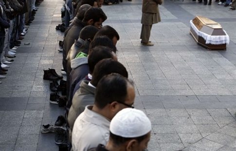 Προφυλακιστέοι οι κατηγορούμενοι για τη δολοφονία του 27χρονου Πακιστανού - Media