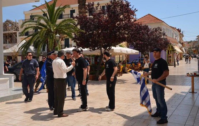 Ένταση και παραλίγο... μετωπική ΠΑΜΕ και Χρυσής Αυγής - Media