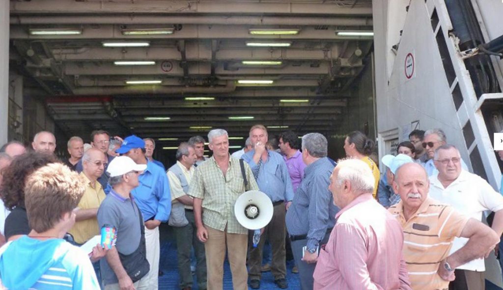 Ζητούσαν τα δεδουλευμένα και τους έστειλαν τον εισαγγελέα - Media