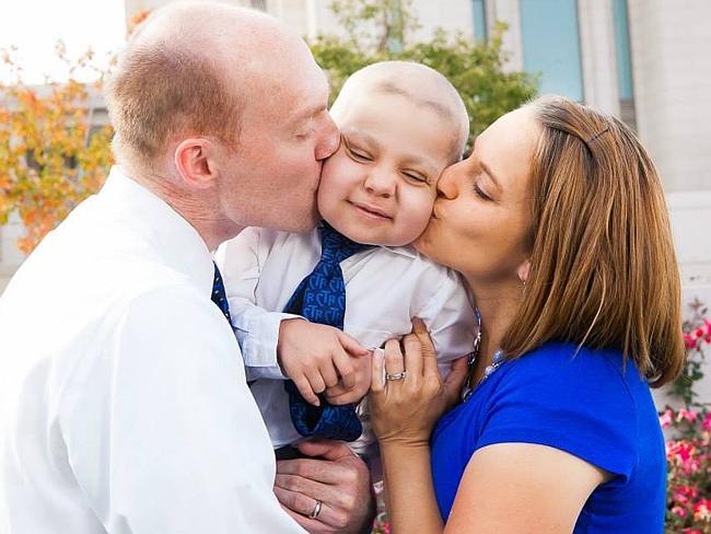 Μία πόλη γιόρτασε πρόωρα τα Χριστούγεννα για το χατίρι ενός τετράχρονου με λευχαιμία - Media