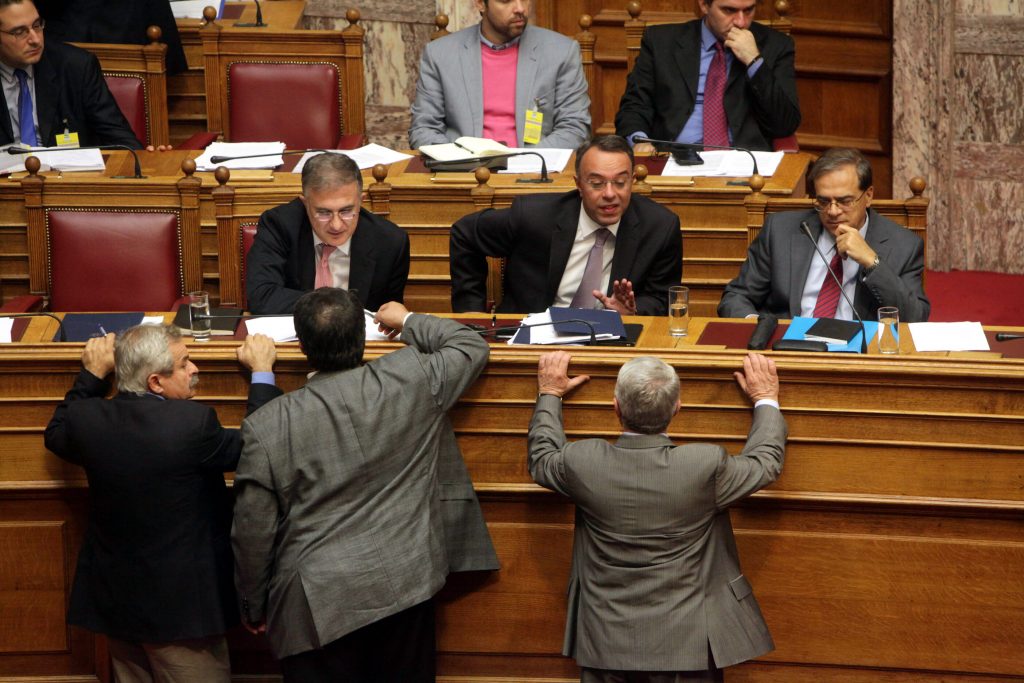 Ψηφίστηκε από τη Βουλή η τροπολογία για τα ληξιπρόθεσμα χρέη - Media