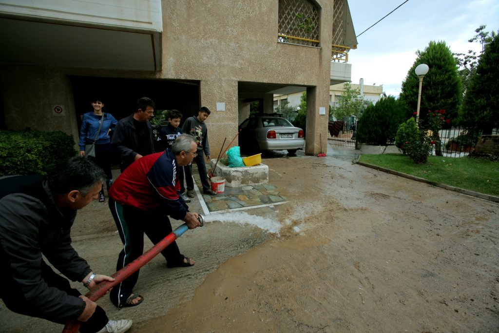 Επίδομα 586 ευρώ ανά νοικοκυριό στους πλημμυροπαθείς της Αττικής - Media