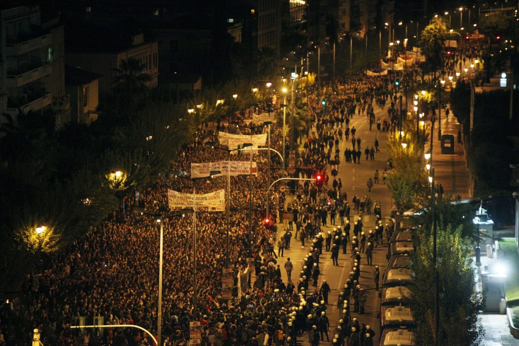 Δεκάδες χιλιάδες τίμησαν την επέτειο του Πολυτεχνείου - Media