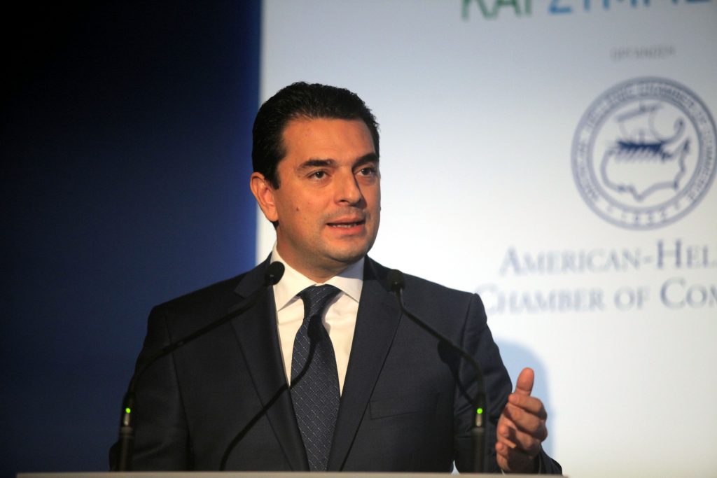 Καταργείται η υποχρέωση έκδοσης άδειας λειτουργίας για 897 επαγγέλματα - Media