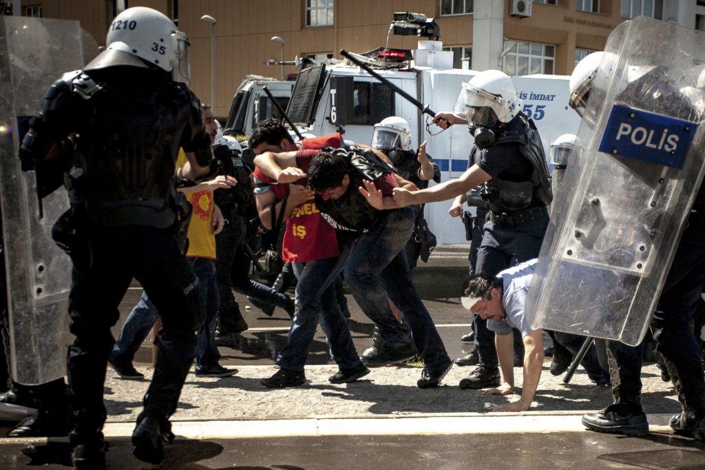 Τουρκία: Ξύλο και πλαστικές σφαίρες στους διαδηλωτές για τα ορυχεία - Media