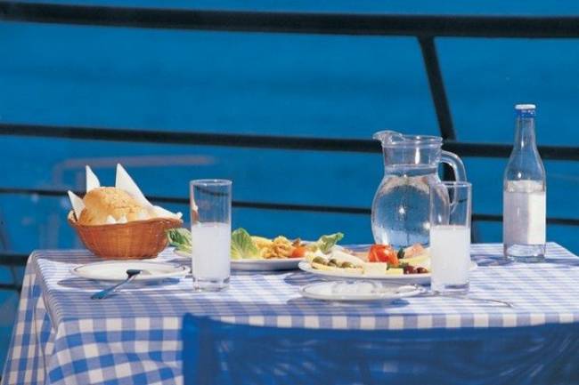 Διευκρινήσεις για το που θα ισχύσει η μείωση του ΦΠΑ - Media