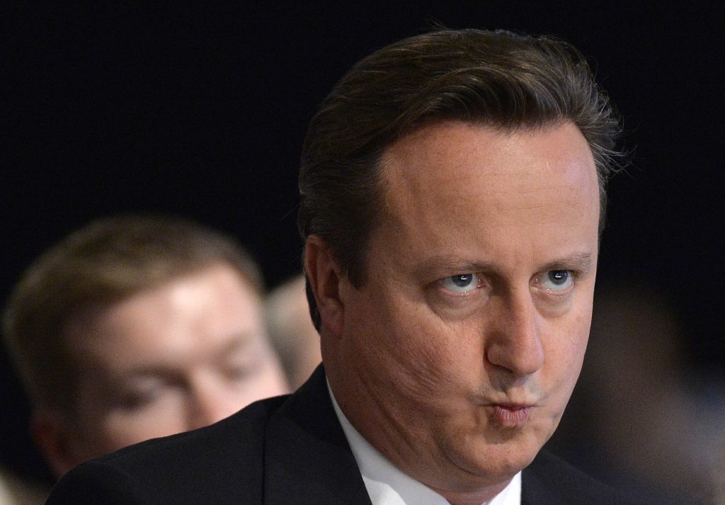 Έγινε «ρόμπα» ο Κάμερον (Video) - Media